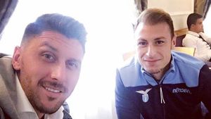 "Parcă ieri ne rupeam tălpile încălțărilor pe pantele de la Predeal!" FOTO | Marica, întâlnire cu Ștefan Radu, înainte de derby-ul cu AC Milan