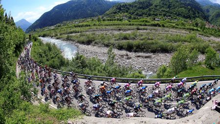 Lista de start din Giro: 20 echipe din cele 22 care iau startul și-au oficializat lotul pentru Turul Italiei. Contador, Porte și Aru, marii favoriți. Cine sunt "locotenenții" lor. Doi români în Giro: Grosu și Țvetcov