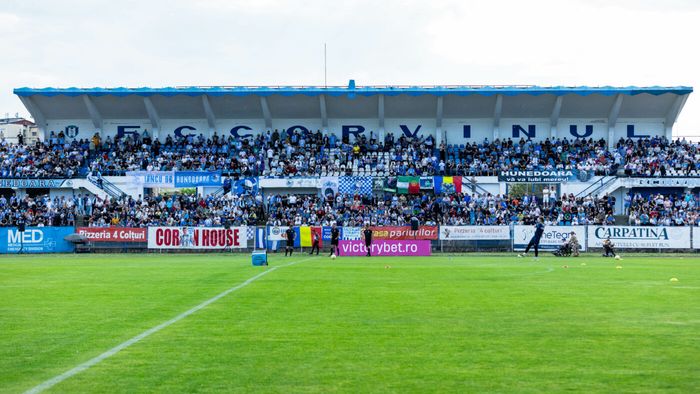 Reacția Corvinului după atacul asupra sa, a Hunedoarei și a suporterilor săi din partea președintelui executiv al FC Voluntari. Acțiunile prin care vrea să-l pună la respect