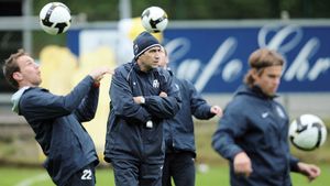 Steliștii, 'cocoloșiți' de noul antrenor** Tata Piți