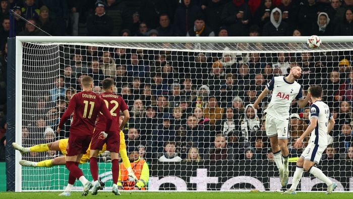 Ce notă a luat Radu Drăguşin după ce a fost integralist în Tottenham - AS Roma 2-2