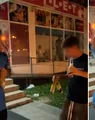Așa le stă bine fotbaliștilor! Doi tineri de la Unirea Dej, sărbătoare la finala Cupei Mondiale cu berile în mână și cu țigările în gură. Antrenorul Alexandru Bourceanu: ”Nu văd nimic deosebit, dansează, beau bere și fumează”