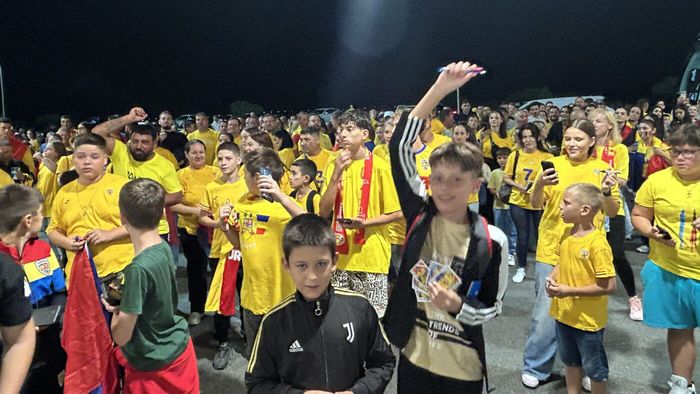 Zid Galben și la autocar! Sute de fani i-au așteptat pe „tricolori” la ieșirea de pe stadionul din Larnaca