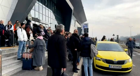 A luat taxiul de la Suceava la Iaşi, după ce i-a fost anulat zborul. Cât a plătit