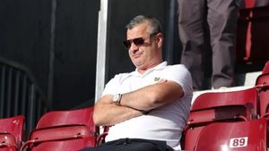 Antrenorul de la CFR Cluj, demis pentru că nu a vrut să schimbe portarul! Nelu Varga a dat telefon la pauza meciului și a cerut asta