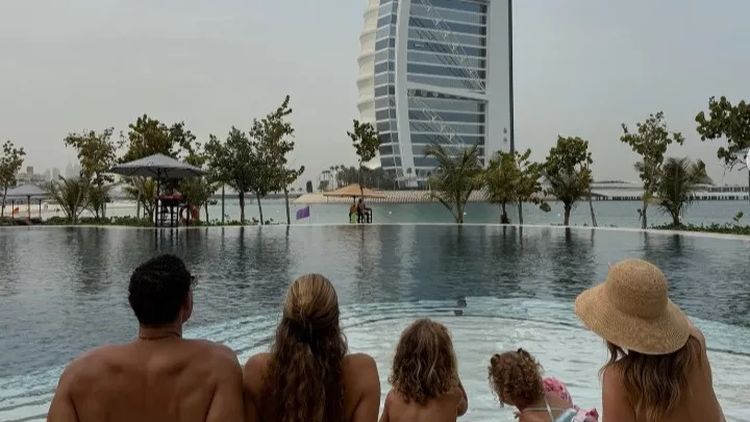 Milionarul de 46 de ani și-a luat soția și au fugit la Dubai după măsurile de austeritate și taxele impuse de guvernul țării: „Lucrurile se destramă!”