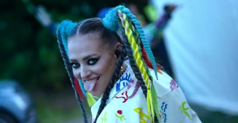 Ce a pățit Delia în școală. Mama artistei a dat-o de gol