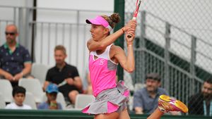 E regulă, pe iarbă: Mihaela Buzărnescu a obținut a treia victorie în set decisiv, după ce a făcut instrucție la final cu Timea Babos. Sorana Cîrstea, eliminată în primul tur, la Mallorca