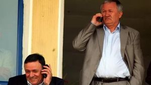 Adrian Porumboiu, atac la fostul ministru MApN care a vorbit de Steaua și Gigi Becali: „Băi, panaramă ce ești, nu ți-e, bă, rușine?”