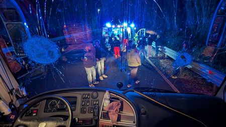 Tragedia care a îndoliat o țară! Șoferul unui autobuz a fost ucis cu o cărămidă de ultrașii unei echipe rivale