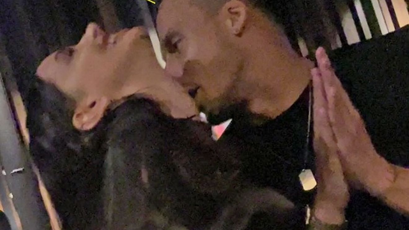 Bianca Marina, fosta soție a lui Steliano Filip, apropieri periculoase cu un fost coleg al fotbalistului! Au plecat împreună spre casa ei, deși bărbatul e însurat și tânăra o știe pe nevasta acestuia | VIDEO