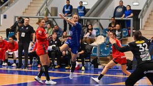 Vâlcea s-a impus în „Derby de Oltenia”. Florentin Pera a câştigat duelul cu Ovidiu Mihăilă, cel care i-a luat locul pe banca naţionalei