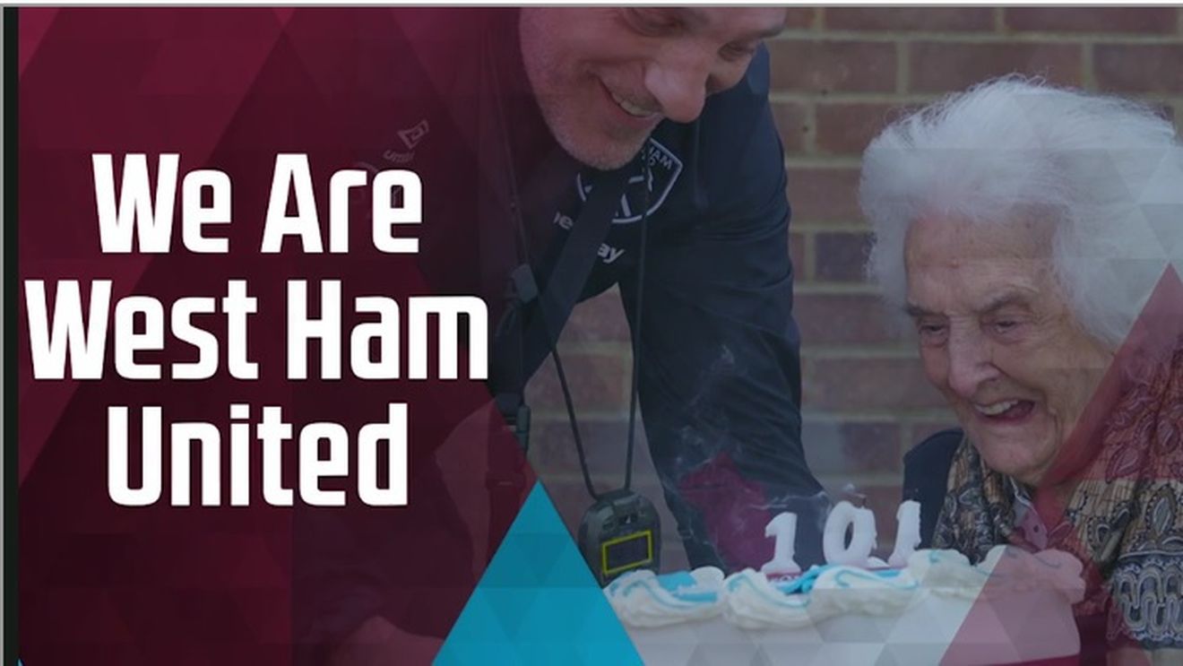 Are 101 ani și este cel mai fidel suporter al formației West Ham. O bătrână i-a cucerit pe englezi. A petrecut de ziua ei cu toată echipa 