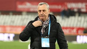 Mircea Rednic, dat afară de la Dinamo! Flavius Stoican este noul antrenor al „câinilor”