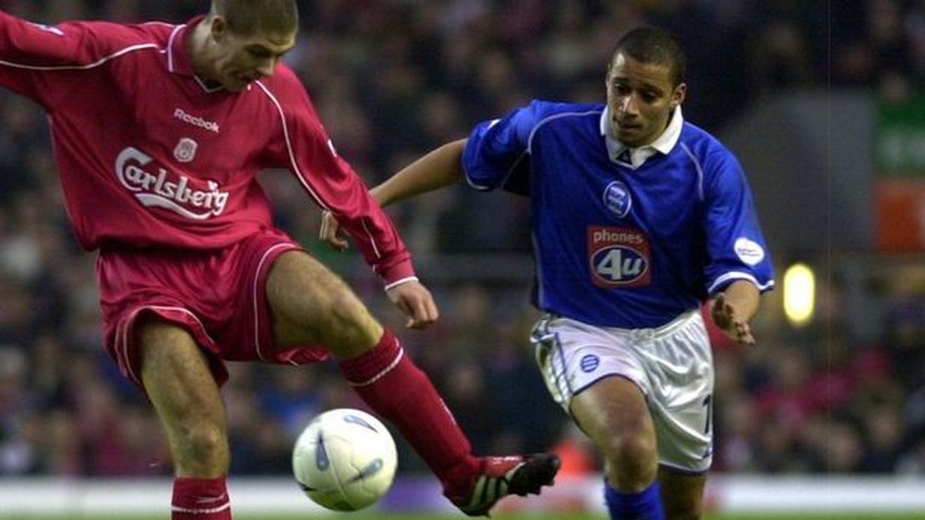 Din naționala Angliei, în ringul de box!** Povestea care face înconjurul globului! "E IDOLUL meu!" Viața sa, scenariul unui film de Oscar