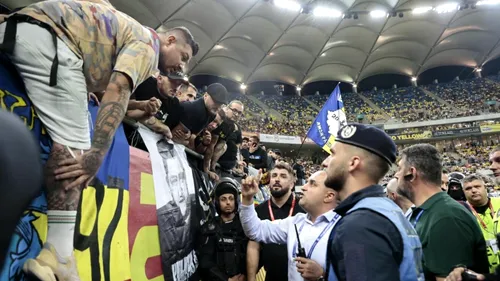 Ce spune regulamentul UEFA: cât timp are arbitrul să decidă dacă meciul România – Kosovo se reia, după ce a fost suspendat pentru că huliganii au afișat un banner cu mesaj politic!