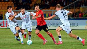 „Am purtat fustă și au zis că sunt gay. Și dacă aș fi fost, care era problema?”. Reacția viitorului adversar al FCSB despre prejudecățile din fotbal