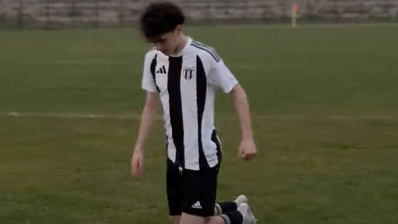 Fără precedent! Fotbalistul român a mers în genunchi de la mijlocul terenului până la careul de 16 metri după ce a făcut o promisiune