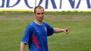 Valeriu Răchită votează echipa ideală FCSB în ancheta ProSport! "Aleg un nume din lotul de azi al lui Gigi Becali, dar pe banda dreaptă...". Cum argumentează fundașul care a jucat în trei epoci roș-albastre! EXCLUSIV