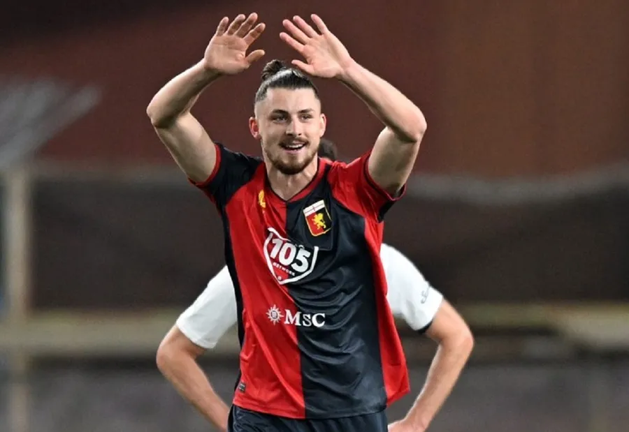 Radu Drăgușin, în echipa ideală a etapei în Serie B după reușita superbă din Genoa - Cosenza 4-0!