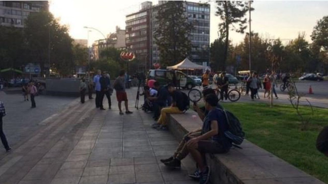 S-au anunțat 10.000, dar n-au fost nici 10. Protest eșuat pentru cei care îl vor pe Sanchez plecat de la Arsenal