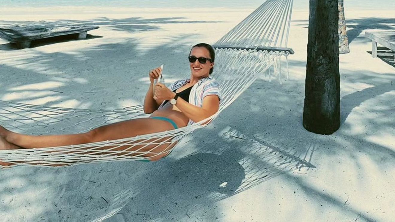 Iga Swiatek s-a pozat în costum de baie înainte de a reveni pe terenul de antrenament: „Arăți incredibil!" Imagini spectaculoase cu liderul WTA | FOTO