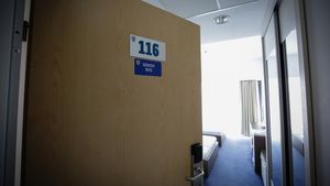 Măsuri de maximă siguranță pentru fotbaliștii echipei naționale! Cum arată hotelul în care vor fi cazați „tricolorii” | FOTO