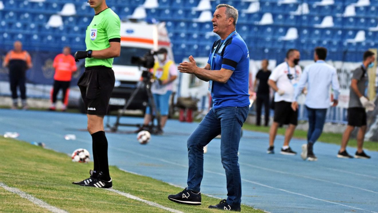 Mircea Rednic, negru de supărare după arbitrajul lui Radu Petrescu: „Nu se poate așa ceva! Dă-le lor, dar dă-ne și nouă! Pentru mine e clar” Ce acuză antrenorul Iașiului