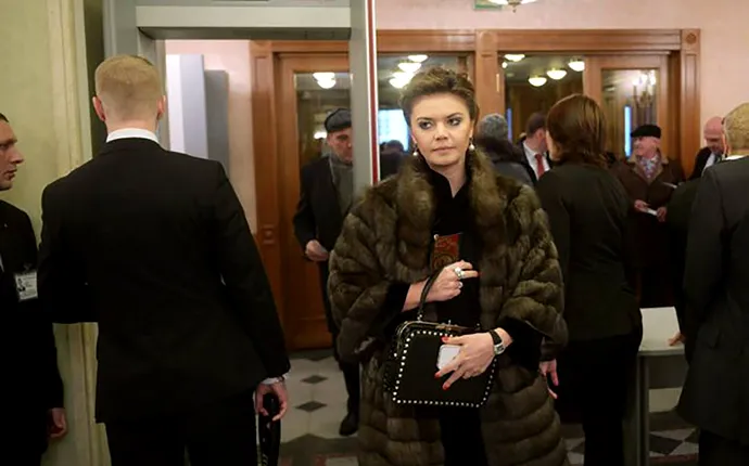 Gimnasta care a fost amanta lui Vladimir Putin două decenii rupe tăcerea, după ce președintele Rusiei ar fi înlocuit-o cu „Barbie din IT”. Declarația despre Jocurile Olimpice despre care se crede că ar conține un mesaj codificat despre relația ei cu liderul rus