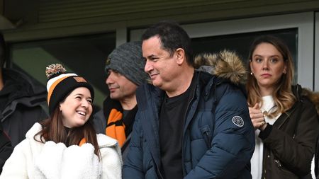 Povestea fenomenală a turcului Acun Ilicali, afaceristul care a spulberat audiențele TV în România cu show-ul Survivor! Are o avere de peste 100 de milioane de euro, a scos sume colosale pe piața media de la noi și și-a cumpărat un club de fotbal din Anglia