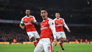 Transformarea ireală a lui Mesut Ozil, la câteva luni de când s-a retras din fotbal! Stă numai în sala de forță și arată ca un „tanc cu pătrățele”