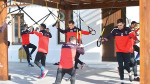 CFR copiază Steaua! Formația pregătită de Grigoraș va folosi în curând benzile TRX