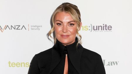 „A umilit-o”. Soția milionarului e distrusă după ce a fost părăsită de celebrul fotbalist și a scos la vânzare vila, deși n-au divorțat încă oficial