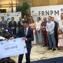 Eduard Novak i-a înmânat cecul de 200.000 de euro lui David Popovici: „A devenit o stea a României!”