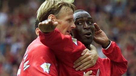 Au scris istorie pentru United la finalul mileniului trecut, au fost doi dintre cei mai mari atacanți ai Angliei, dar nu și-au vorbit niciodată! Motivul, dezvăluit după 23 de ani: "Doamne, câți oameni au văzut că mi-a făcut asta! Eram rușinat și confuz"