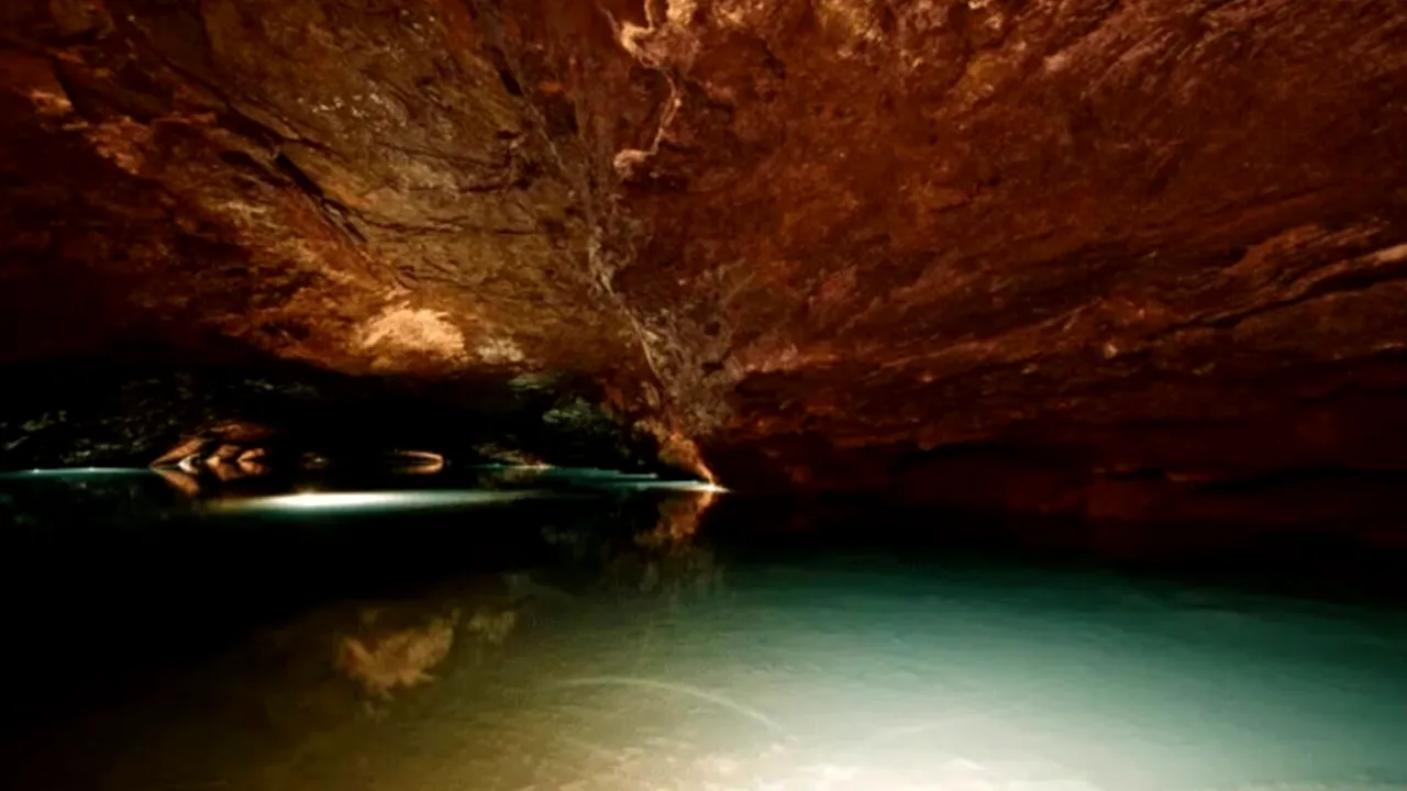 Ce este Marea Pierdută, cel mai adânc lac subteran în care se poate practica înotul! Nimeni nu a ajuns vreodată la fundul apei