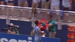 FOTO & VIDEO | A uimit un stadion întreg. Arbitrii nu au știut cum să reacționeze. Cum au decis să-l pedepsească