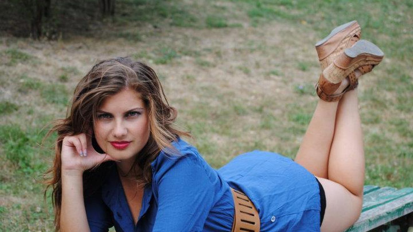 Ar vrea Borcea s-o "corupă"!** Cea mai sexy arbitră din România, ședință foto în mijlocul naturii