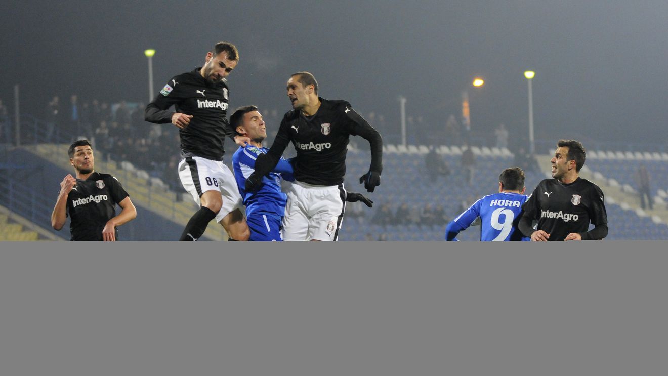 EXCLUSIV | Mai scapă Steaua de o contracandidată la titlu? După Astra, o altă echipă din play-off se poate destrăma: jucătorii au plecat neplătiți în vacanță, antrenorul are oferte din străinătate