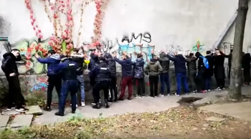 Mâinile sus, fața la perete!** S-a lăsat cu scandal între suporteri, în centrul Ploieștiului, după meciul Petrolul - ASU Poli, dar și cu rețineri făcute de Jandarmerie. Sancțiunile dictate