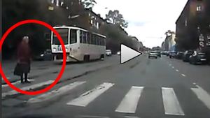 VIDEO EMOȚIONANT! Gestul care o să-ți facă ziua mai frumoasă! Lecția pe care toți șoferii trebuie să o învețe: