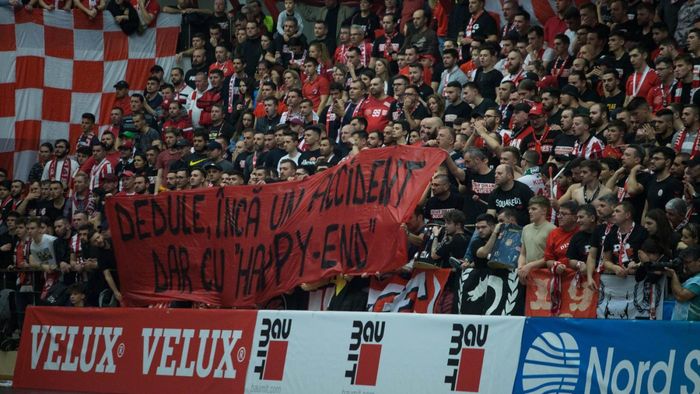 Galeria lui Dinamo, mesaje împotriva șefului FRH: "Dedule, încă un accident, dar cu happy-end!" Ce bannere au afișat la victoria incredibilă cu Sporting | FOTO