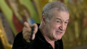 „Stenograma” discuției lui Gigi Becali cu fotbaliștii FCSB la baza din Berceni! „I-am luat pe rând!”