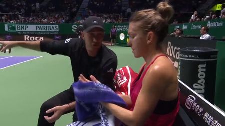 VIDEO | Depășită de situație, Halep a apelat la Darren Cahill în timpul meciului! Discursul australianului a schimbat tot jocul Simonei: "Încearcă să..."