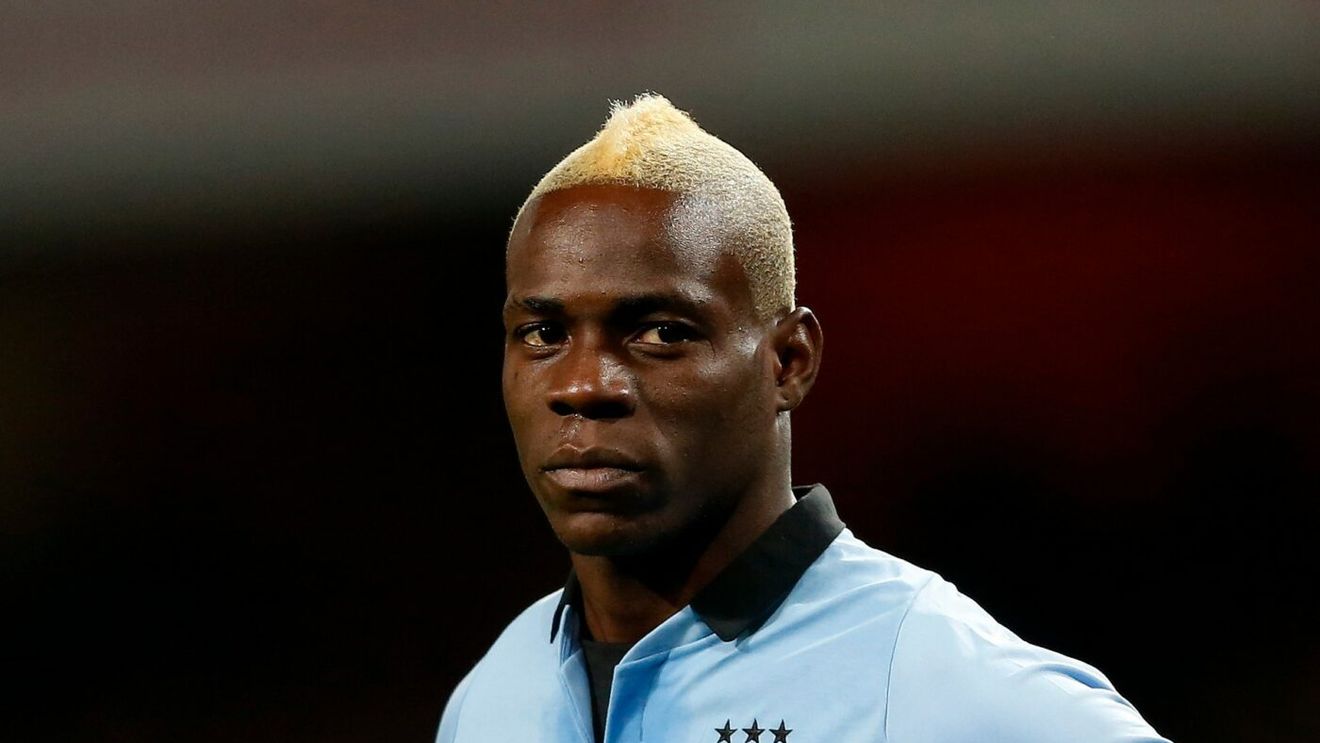 Ireal! Ce au găsit îngrijitorii de la Manchester City în dulapul lui Mario Balotelli, după ce atacantul italian a fost dat afară de club: așa ceva nu s-a mai văzut până atunci! „Au căzut din interior!”