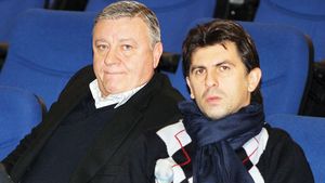 Rădoi, pus la punct de FRF!** Sandu:** "A plecat afară  și se crede șeic"! Lupescu: "Atât înțelege"