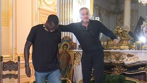 „Funny moments în sport”. Râzi cu lacrimi alături de Gigi Becali: cum și-a prezentat vedeta de la FCSB, cocoțat pe canapea! VIDEO