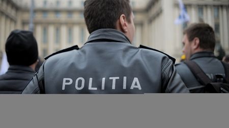 O femeie din România a fost împușcată în cap, din greșeală, de un polițist