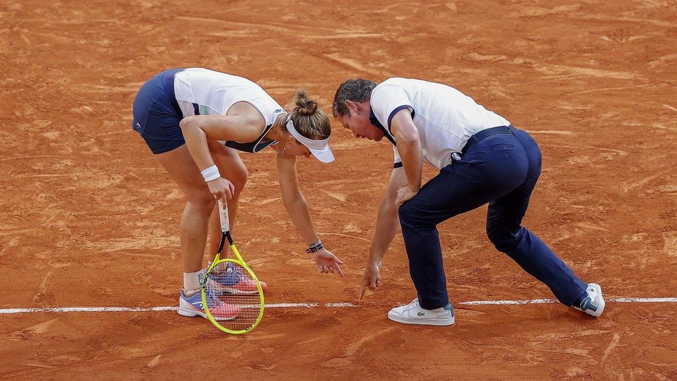 Antrenorul Simonei Halep intervine în scandalul momentului! Ce scuză i-a găsit arbitrului după cea mai mare gafă de la Roland Garros | VIDEO