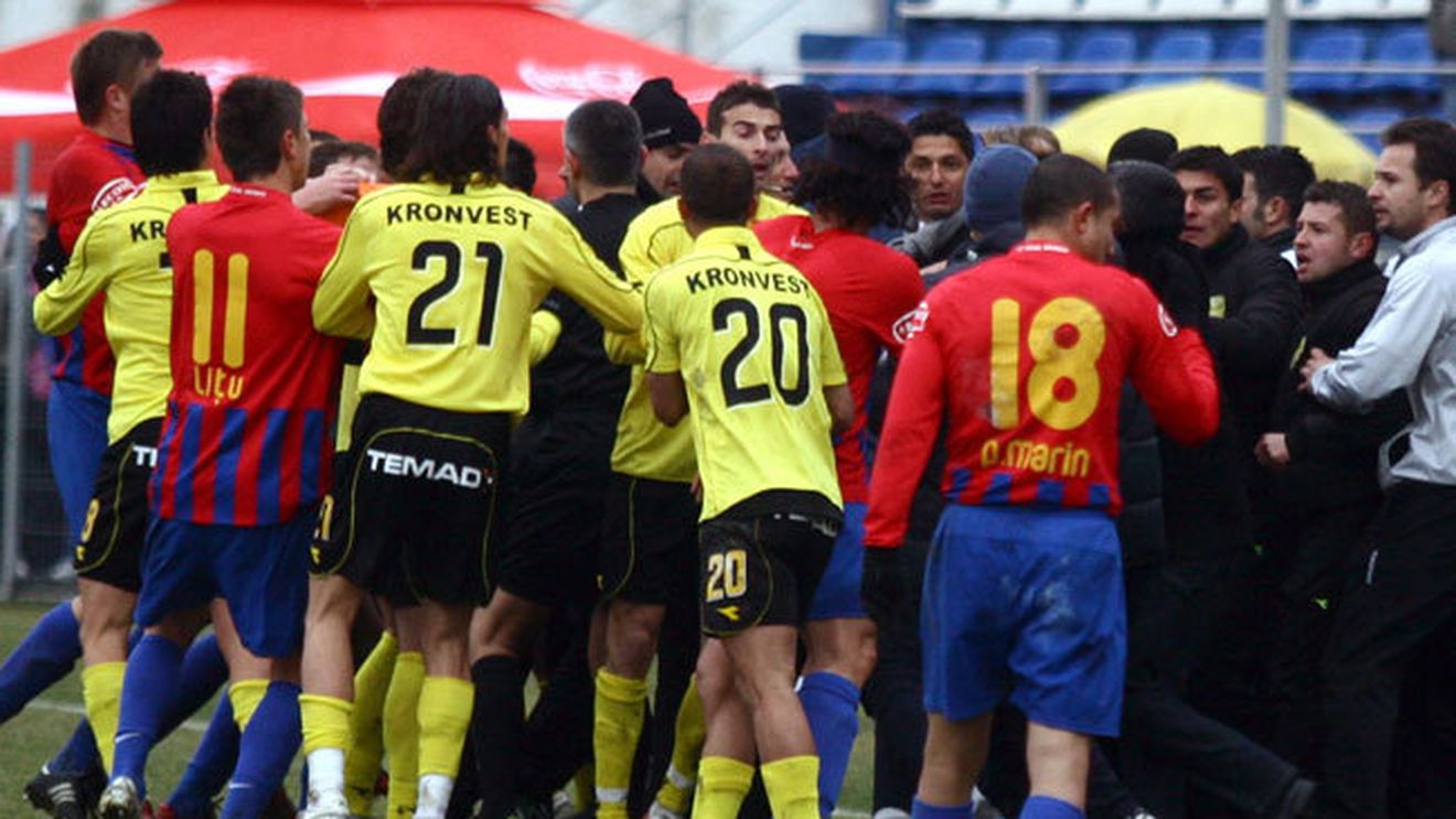 Caz halucinant pentru un fost internațional român de tineret! I-au tăiat 25 % din salariu pentru că "nu saluta", acum vrea să-i RETROGRADEZE 